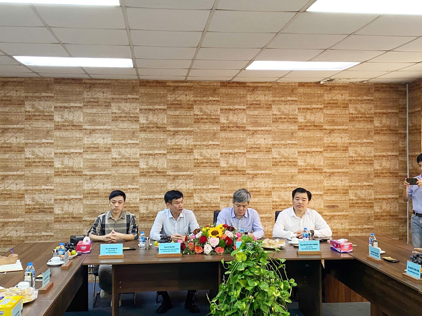 VIETTRONICS THỦ ĐỨC TRANG TRỌNG ĐÓN TIẾP LÃNH ĐẠO CẤP CAO TẬP ĐOÀN GELEXIMCO VÀ TỔNG CÔNG TY VIETTRONICS ĐẾN THĂM VÀ LÀM VIỆC VỚI CÁC CÔNG TY THÀNH VIÊN VIETTRONICS PHÍA NAM TẠI VIETTRONICS THỦ ĐỨC